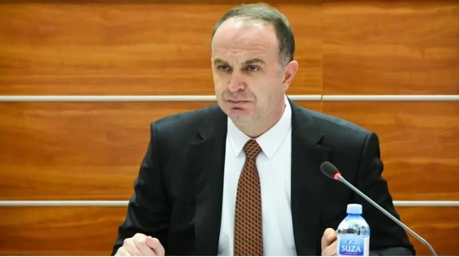 Đeljošaj traži hitnu reakciju Vlade:  Materijal nije dostavljen na albanskom jeziku; Logo popisa Njegoševa kapela...