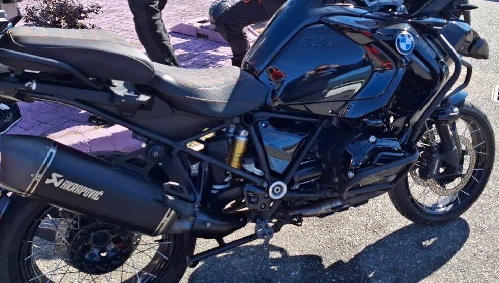Na graničnom prelazu Sukobin Murićani oduzet motor marke BMW