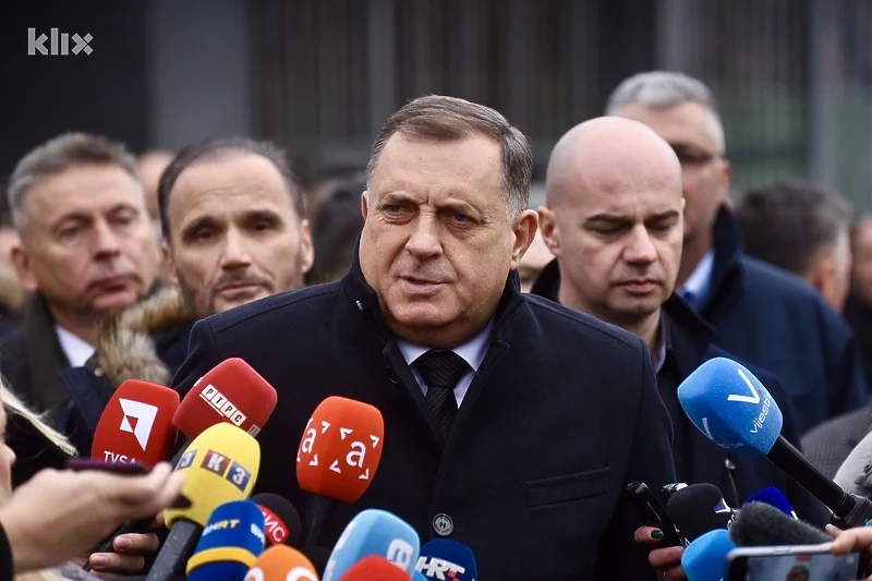 Dodik nazvao Šmita i ambasadora SAD "smradom" i "kretenom"
