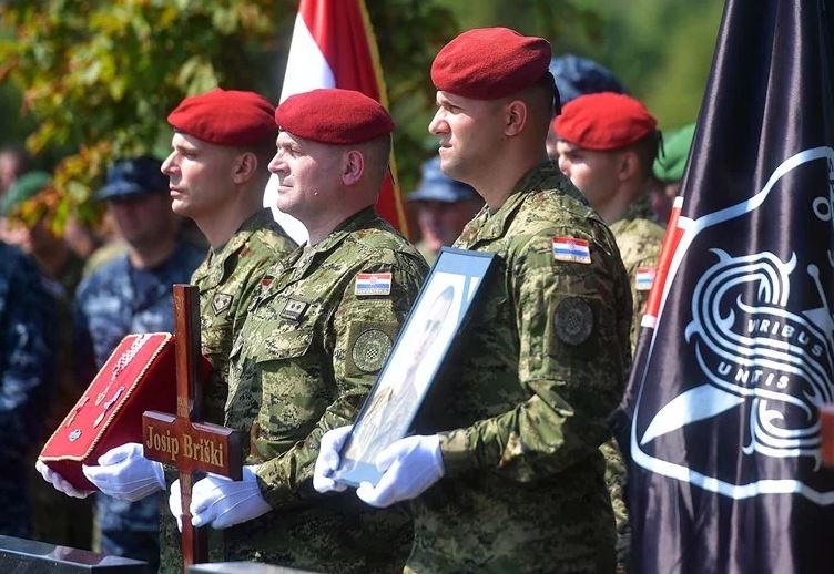 Sahranjen hrvatski vojnik