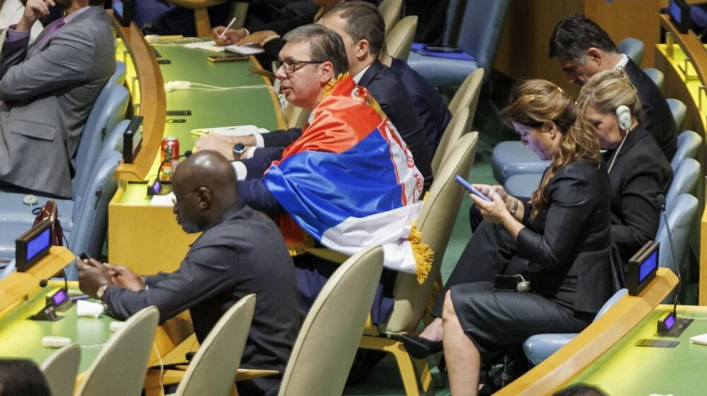 „Naš srpski prijatelj Vučić – saučesnik u genocidu“: Analiza Leona Hartvela za New Eastern Europe