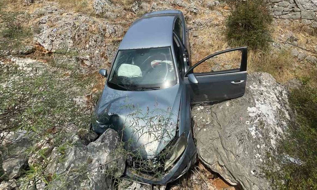 Automobil sletio sa puta, povrijeđena Baranka