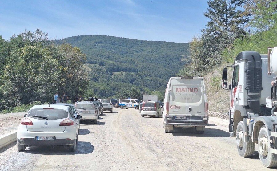 Mještani blokirali put Ribarevine-Berane zbog spore dinamike radova