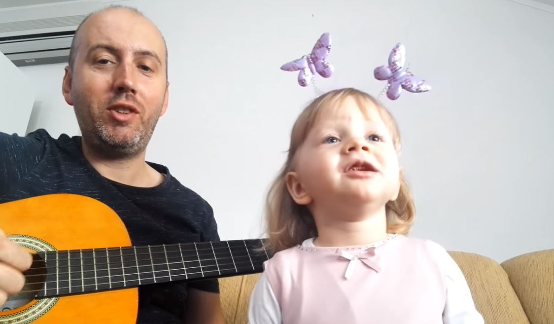 Postaje YouTube zvijezda: Četvorogodišnja Nejra rasturila hit Petra Graša