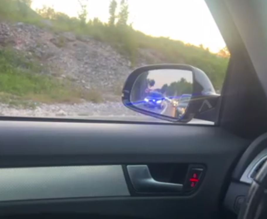 Portal ETV objavio snimke: Šaranovićev automobil pretiče kolonu pred udes