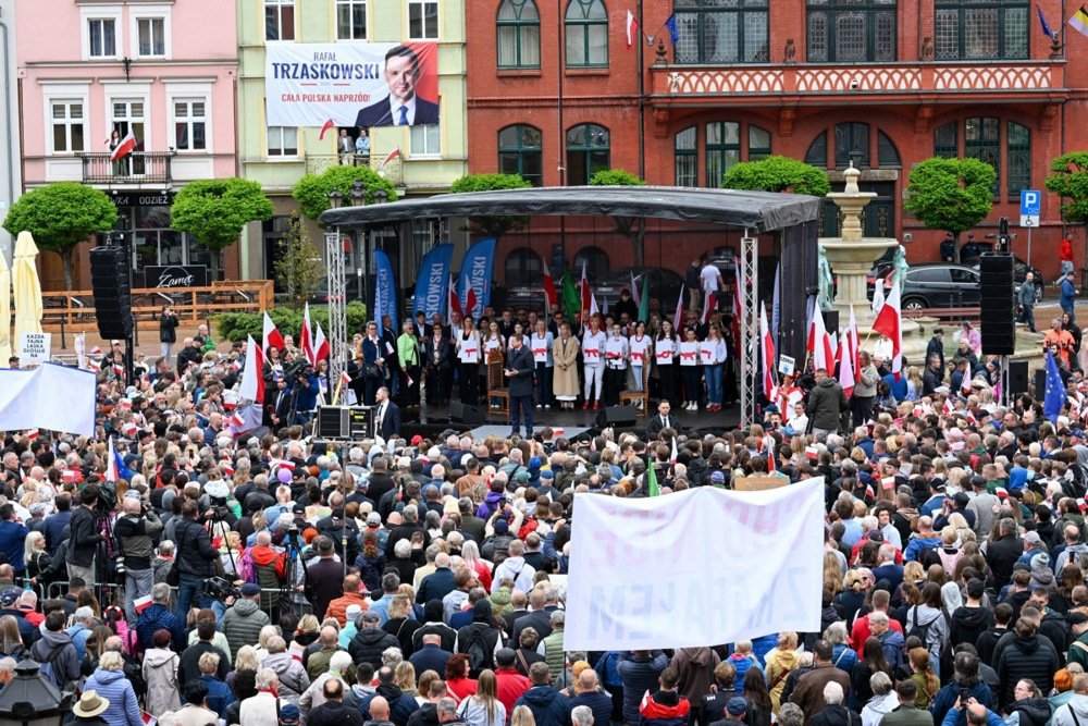 Poljaci biraju novog predsjednika, tijesna borba između liberala i desnice