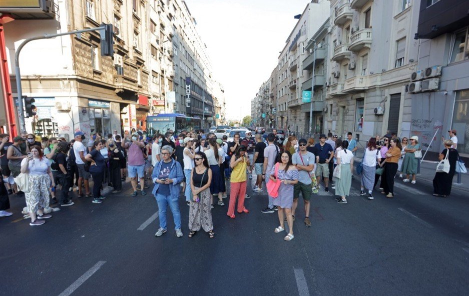 Deveti dan protesta: Nova hapšenja u Užicu, uklonjena blokada u Zemunu, odložene najavljene akcije za srijedu