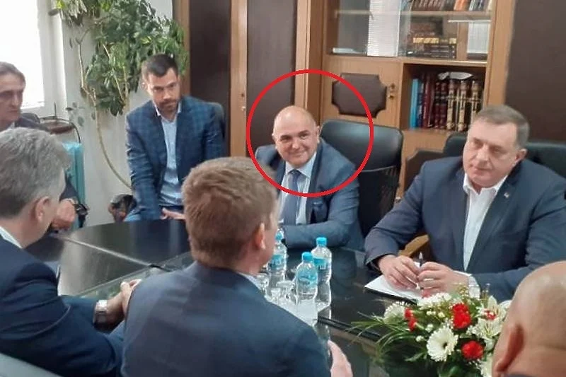 Dodikov savjetnik potegao pištolj na Momčila Mandića u Trebinju, privela ga policija