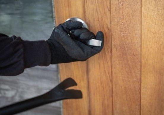 Tivat: Četrnaestogodišnjak pokušao da opljačka market