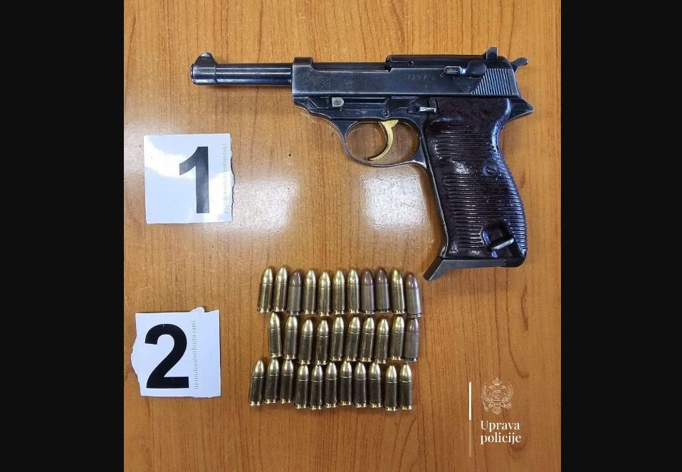 Policija na sjeveru pretresala na 12 lokacija: Oduzete puške, pištolji, municija i narkotici