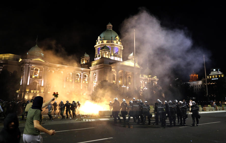 Prizori iz Beograda jako podsjećaju na jedan drugi bunt: Na djelu je antivučićevska intifada?