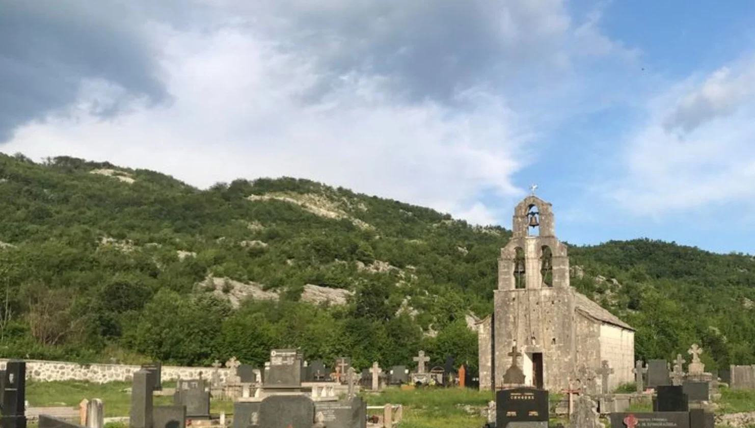 Cuce i drugi Crnogorci prilažu hramu Sv. Nikole na Trešnjevu