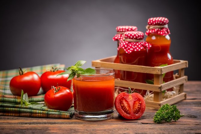 Pikantni domaći sok od paradajza: Nezamijenljiv za sosove i čorbe