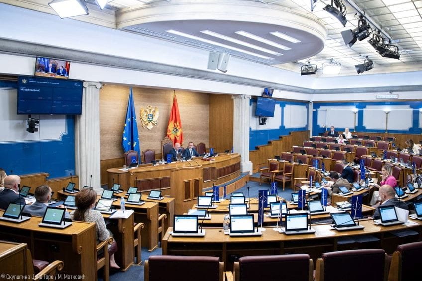 Živković: Katastrofalno pripremljena turistička sezona; Đeljošaj: Osjećaj da je manje turista ali će to pokazati zvanični podaci