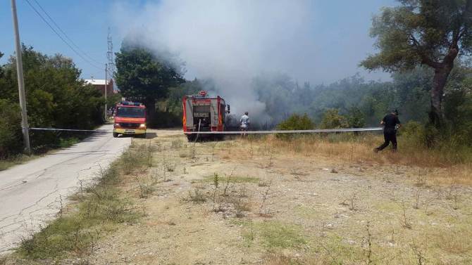 Bar: Ranjen Borović, zapaljeno vozilo iz kojeg je pucano