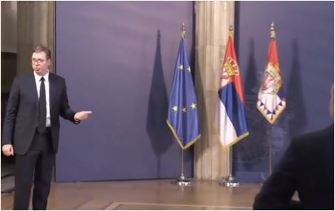 Zašto je Vučić zamijenio stolicu?