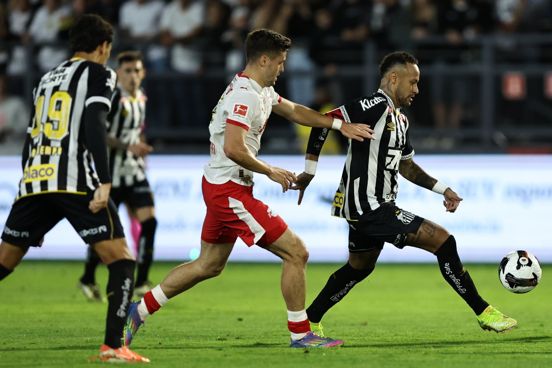 Nejmar proigrao, Santos konačno pobijedio