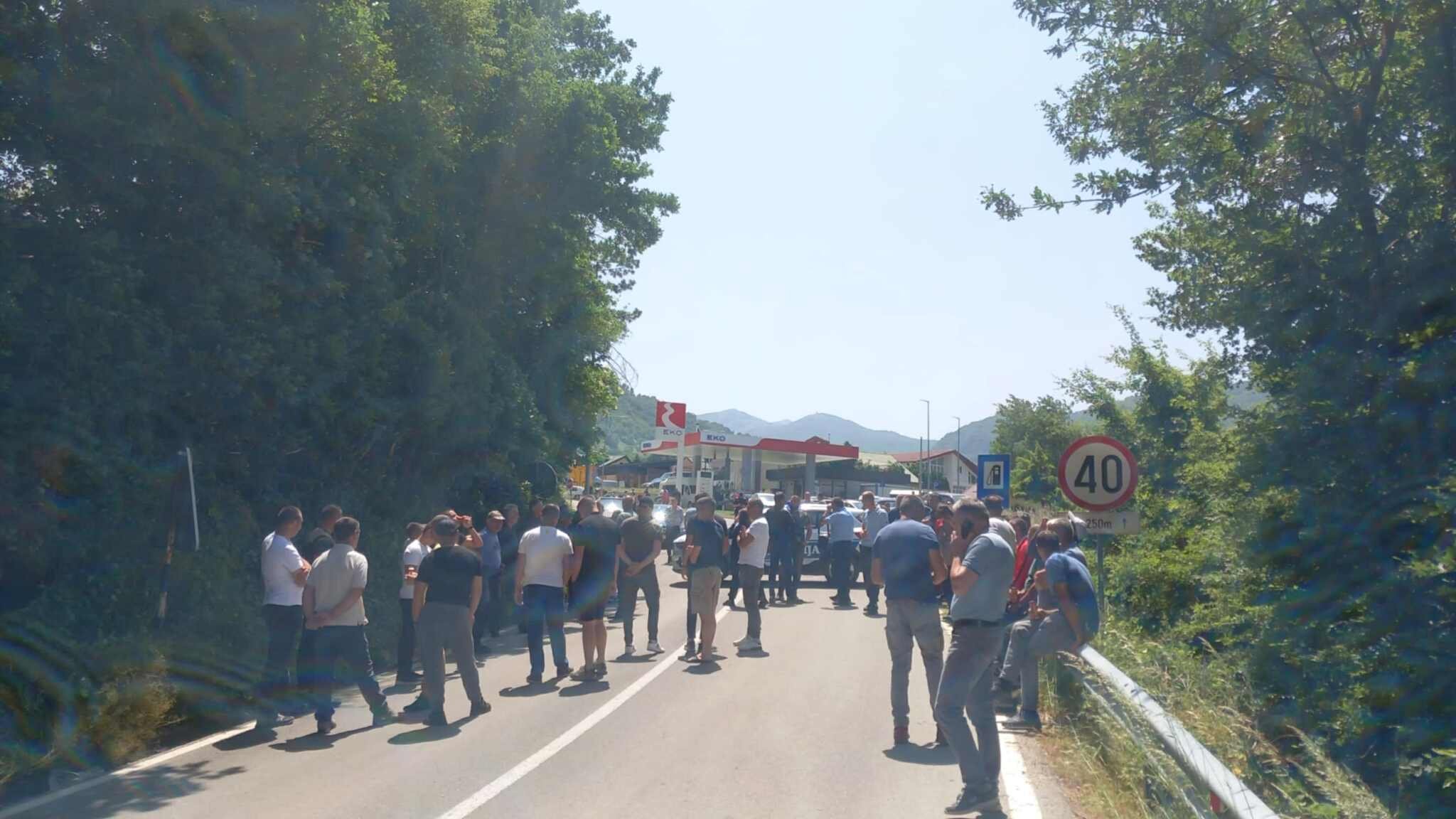 Put Plužine - Šćepan polje blokiran na dva sata; Mještani traže otvaranje graničnog prelaza Ravno
