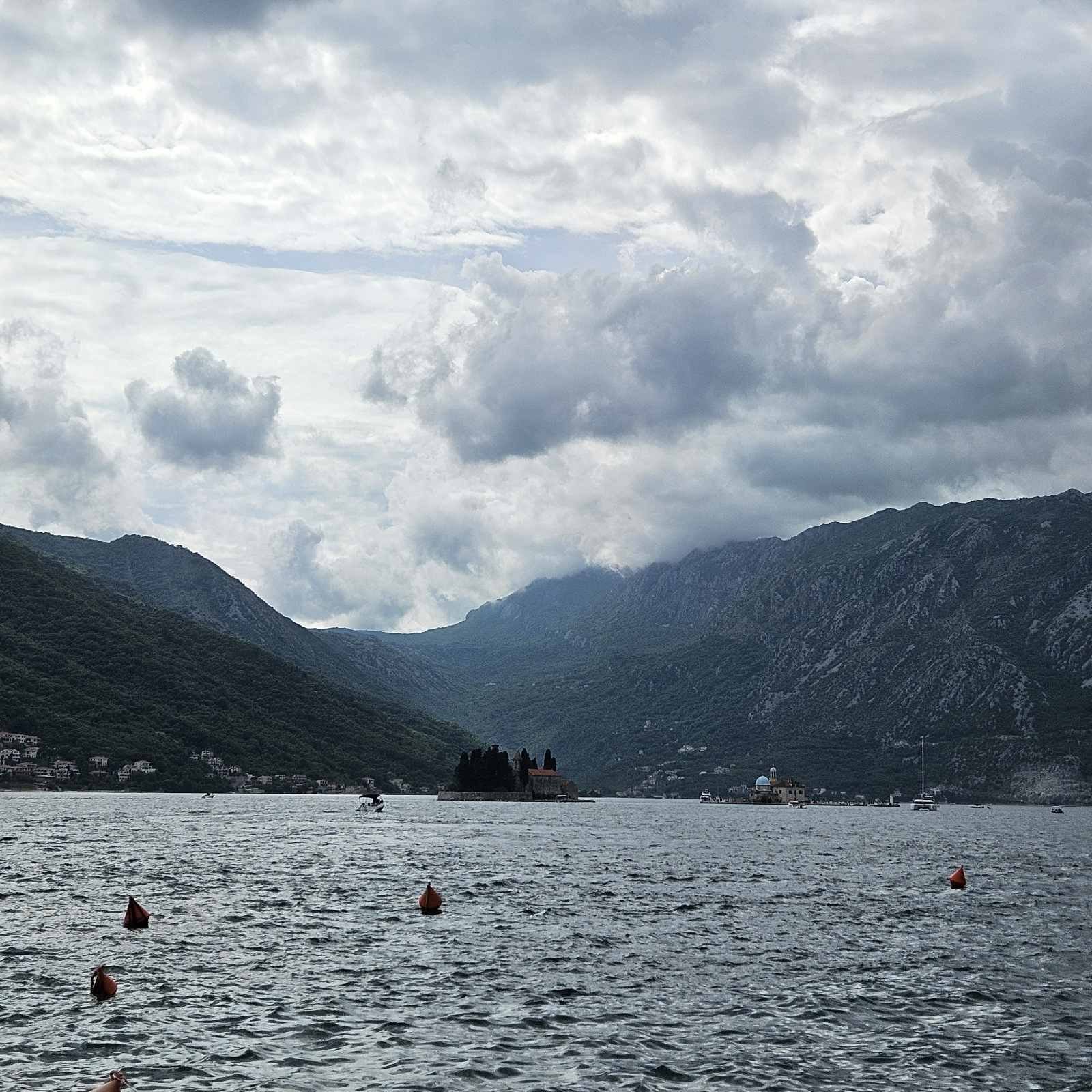 Sjutra promjenljivo oblačno, uz povremenu kišu