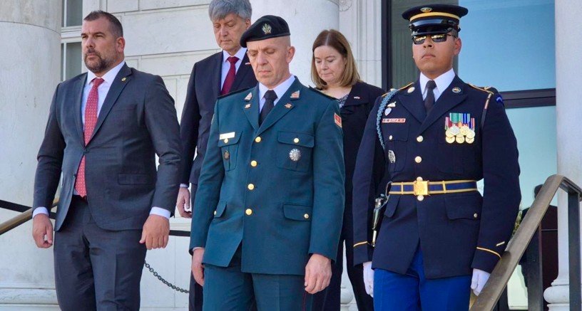 Krapović položio vijenac na Spomenik neznanom junaku u Arlingtonu