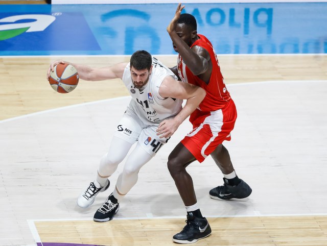 Zamalo tuča košarkaša Partizana i FMP-a na sred terena