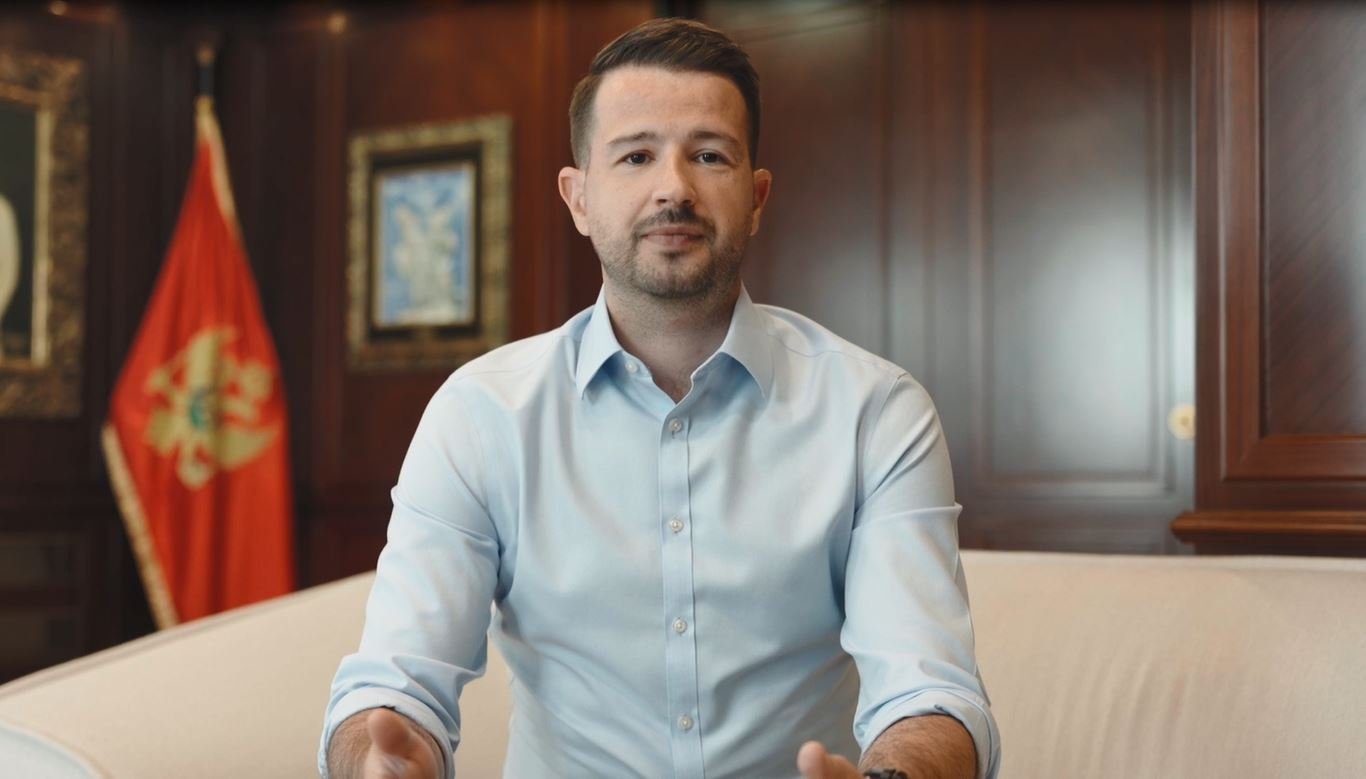 Milatović pokrenuo stipendijski program: Deset najboljih studenata mogu da nastave školovanje na prestižnim univerzitetima u inostranstvu