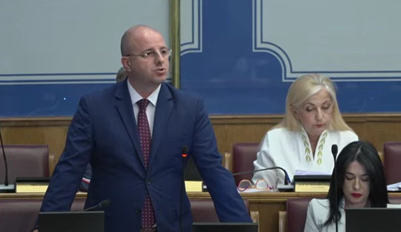 Milović: U Vladi i ministarstvima veliki broj ljudi sa sumnjivim diplomama