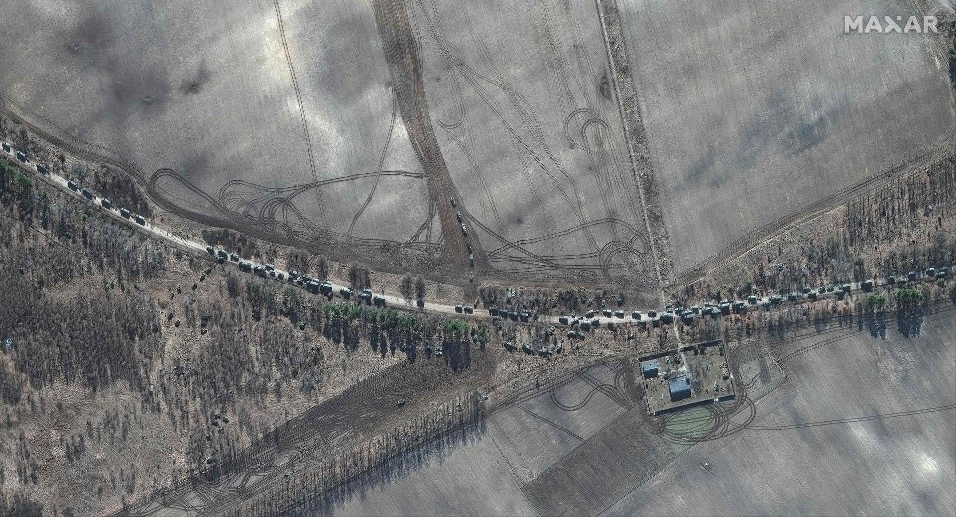 Čak 27 kilometara dugi konvoj ruskih tenkova i drugih vojnih vozila ide prema Kijevu
