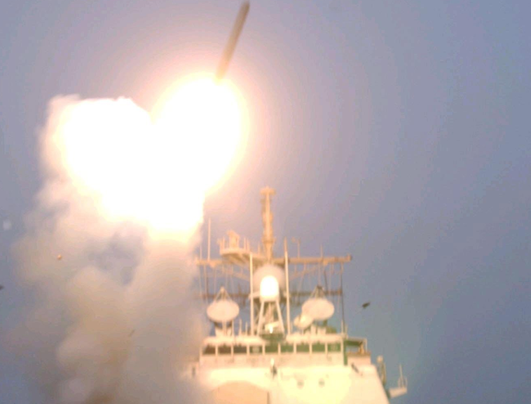 Tramp zaprijetio Rusiji: Žele li da Tomahawk rakete lete prema njima?