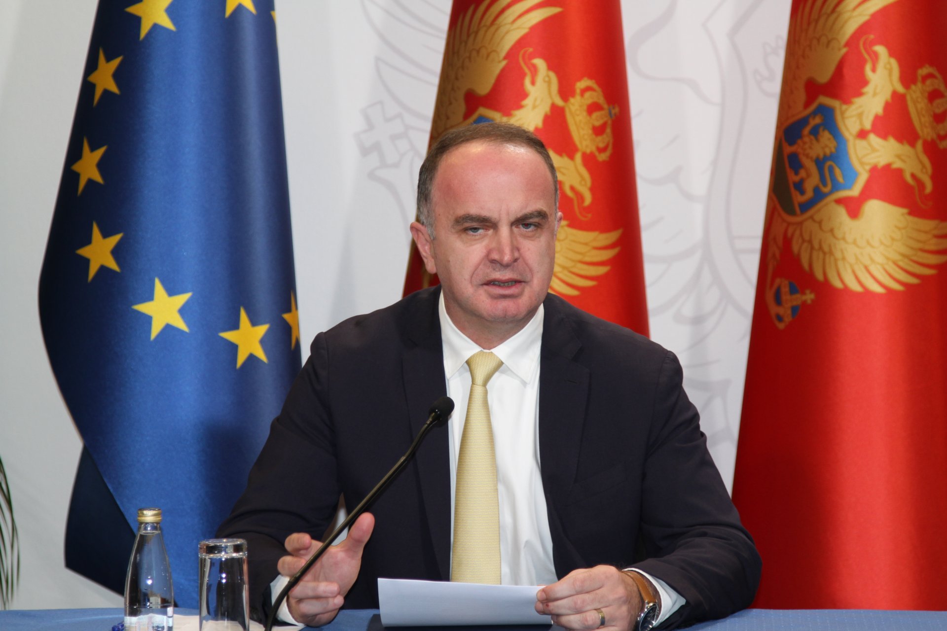 Đeljošaj: Uživam uz američku kafu, evo sam se "sledio" na prijetnje Mandića, samo kukavice ne potpisuju saopštenja