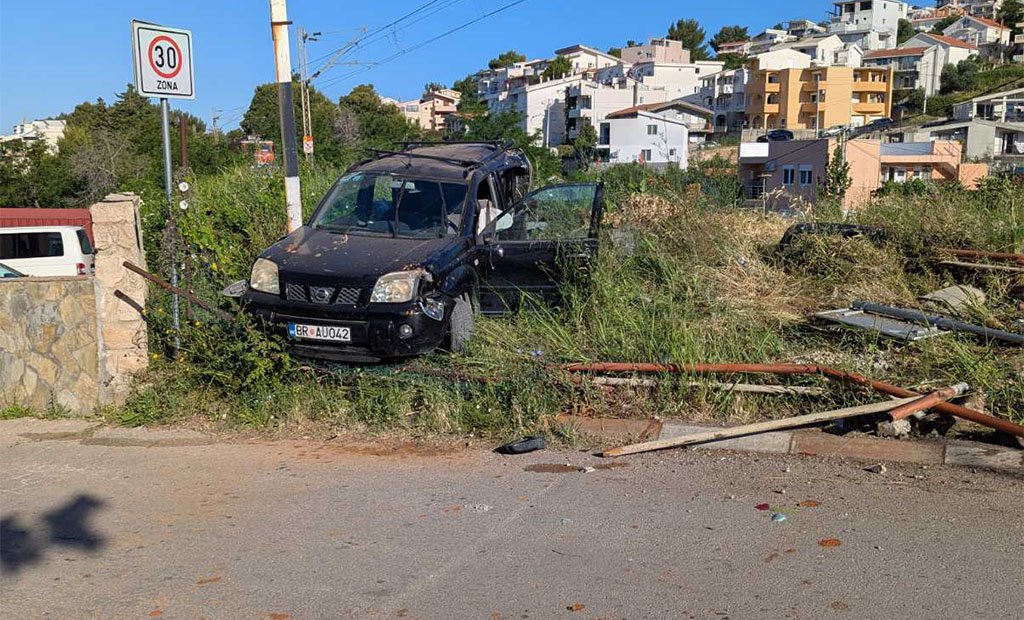 Voz udario u automobil na pružnom prelazu u Šušanju