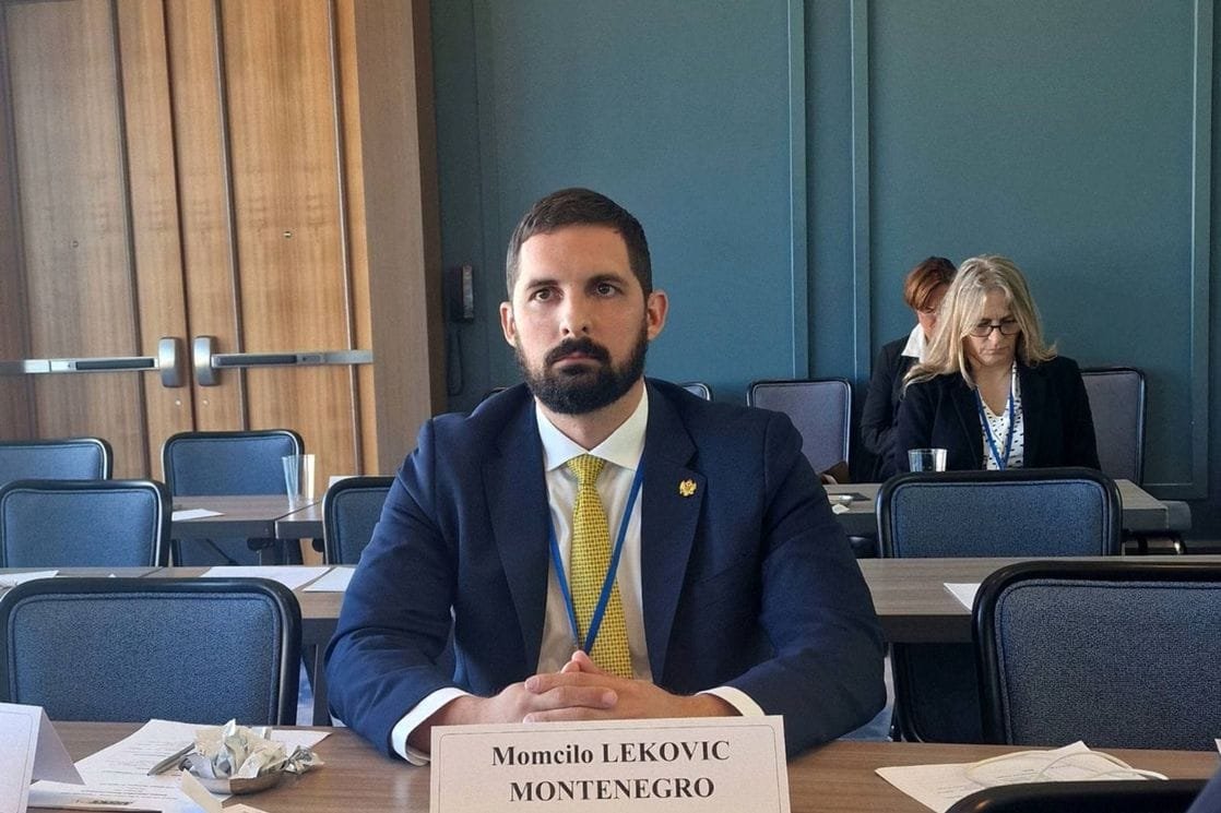 Sindikat medija o Lekovićevom targetiranju medija: Opasna retorika, direktan pritisak i podsticanje atmosfere linča