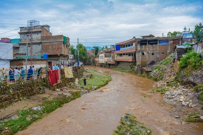 Najmanje 50 osoba nestalo nakon iznenadnih poplava u indijskom gradu u Himalajima