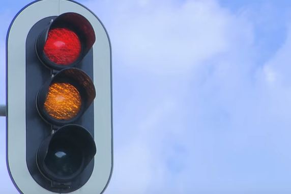 Znate li zašto su baš crvena, žuta i zelena izabrane za semafor?