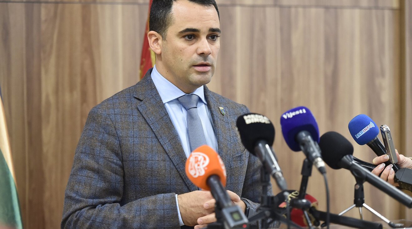 Raičević: Neodgovorna vladajuća većina ponovo žrtvovala i izigrala Crmničane i Bar, uvećaćemo subvencije za prolazak kroz tunel 100 odsto