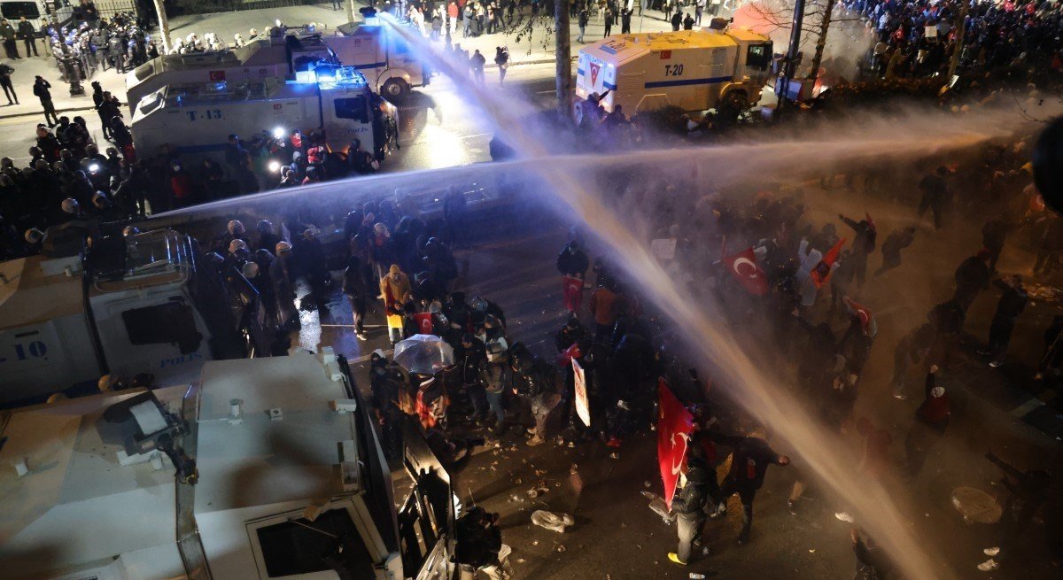 Novi protesti u Turskoj, policija koristila vodene topove i suzavac