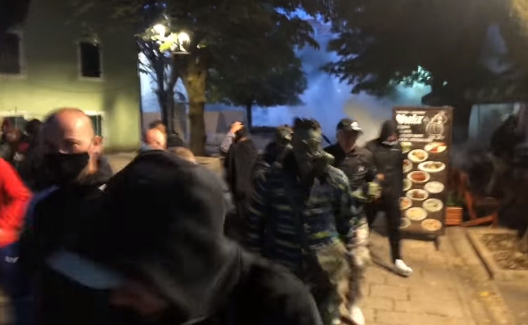Der Standard na licu mjesta: Cetinje u dimu i eksplozijama, dok ulicama odjekuje: Ovo nije Srbija!