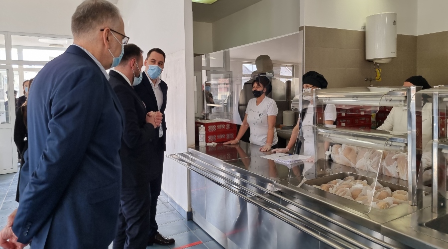 Vuković obišao Narodnu kuhinju: Svakodnevno se u Podgorici distribuira 700 besplatnih obroka