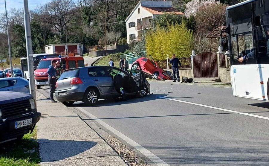 Jedna osoba povrijeđena u udesu u Kumboru