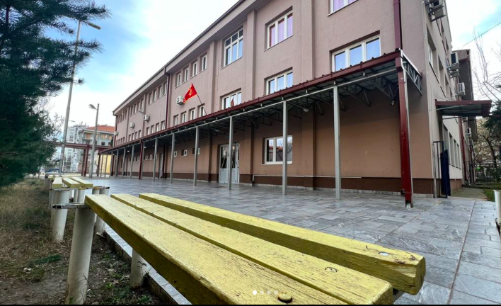 Masovna tuča kod elektrotehničke škole "Vaso Aligrudić"
