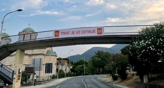 Grupa građana Tivta: Uklonjen transparent podrške Cetinju, očevici tvrde da su ga uklonili radnici Komunalnog