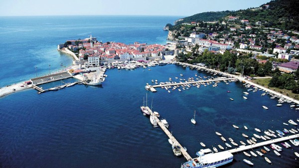 Budva: Tuča Tutinaca i komunalaca, policija ih razdvajala