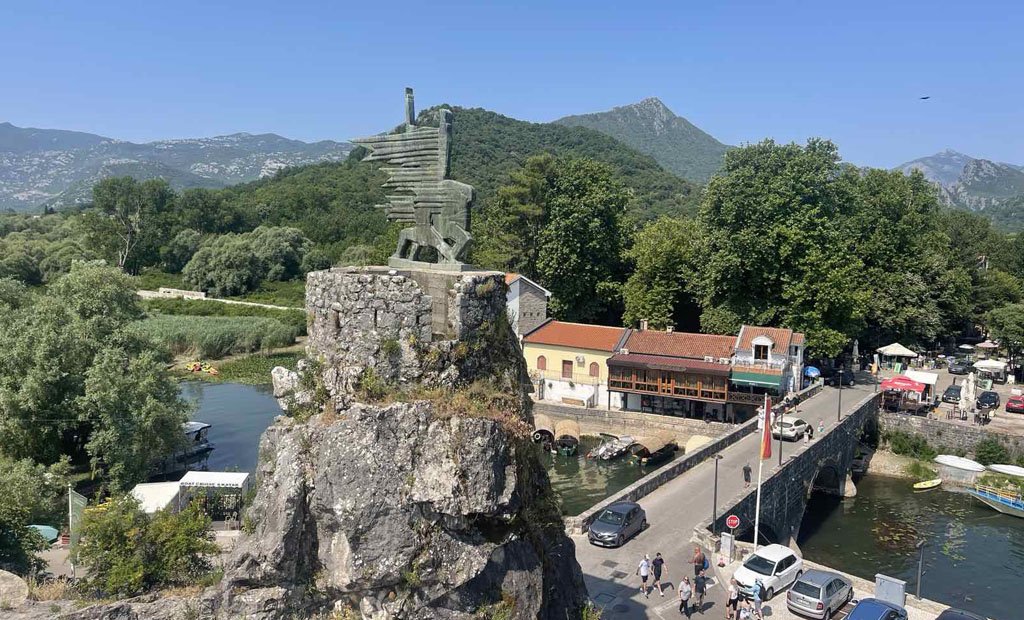 Crmničani ljuti: U sred sezone višesatna isključenja struje u Virpazaru