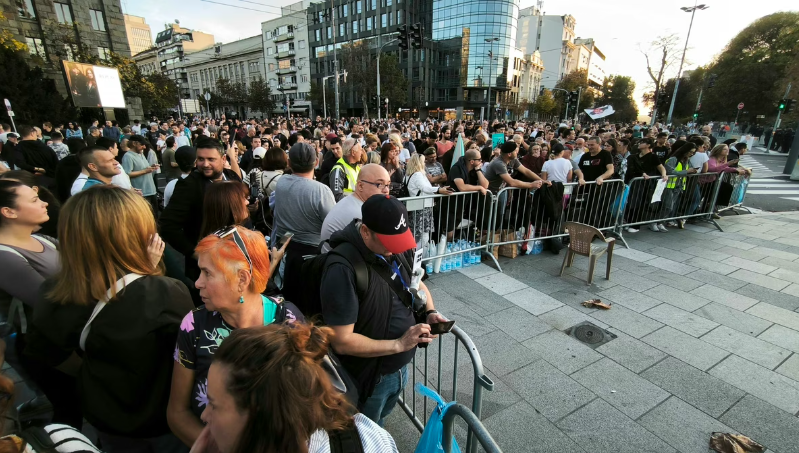 Policija intervenisala na mjestu gdje Dijana Hrka štrajkuje glađu, uhapšen prevoznik Jaćimović, pušteni studenti iz autobusa