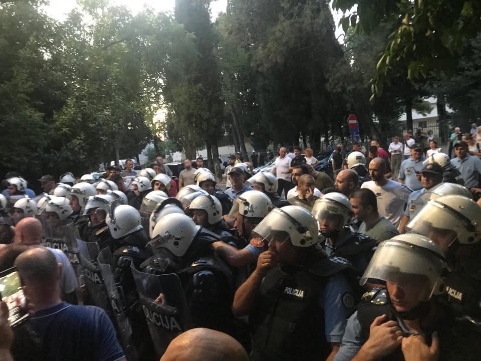 Batrićević u ime FCJK pisao ambasadorima EU, SAD i UK: Najodgovorniji za brutalnost policije Šaranović i Mandić