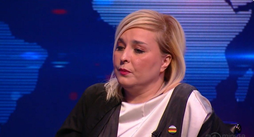 Kokarda ne može da grli nikoga i nikada