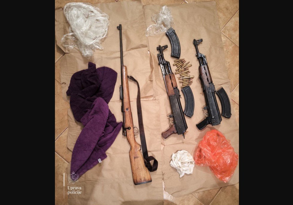 Pretres u Komanima, pronađene automatske puške i municija
