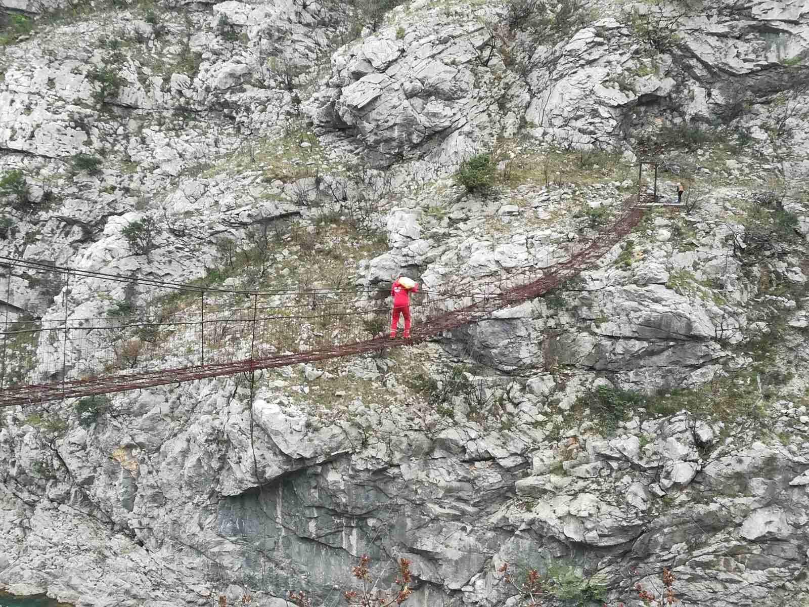 Otkrivamo: Ko je heroj čija je fotografija obišla Crnu Goru?