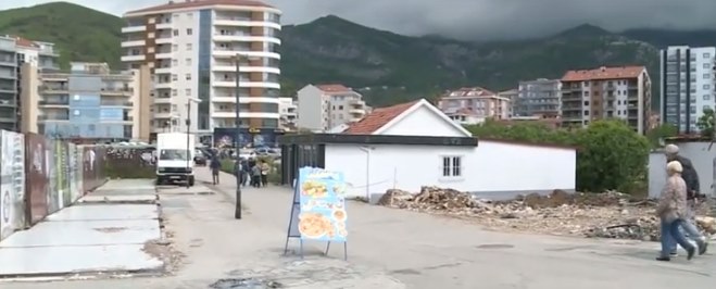 Počelo rušenje privremenih objekata na šetalištu u Budvi