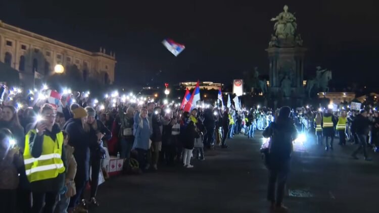 Pogledajte atmosferu: Studenti biciklisti stigli u Beč, svečano ih dočekao veliki broj građana